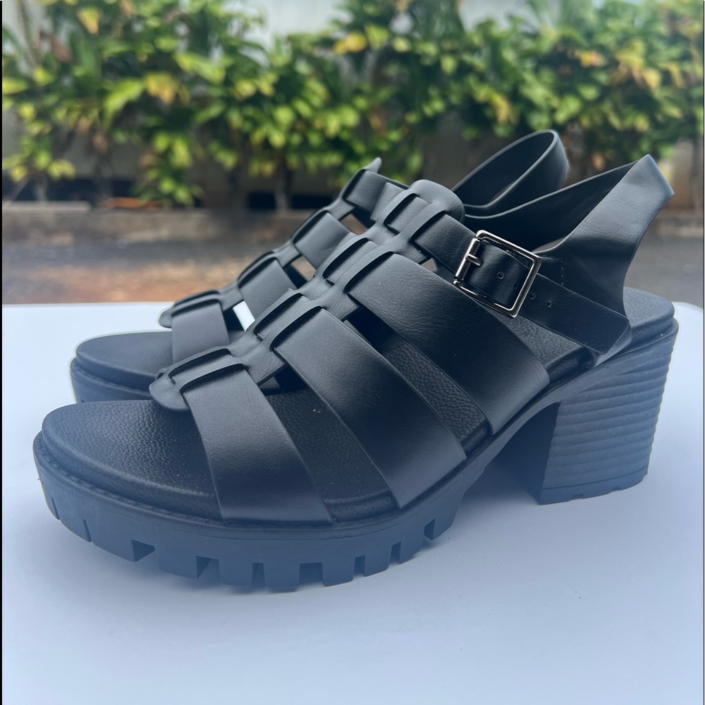Soda Caged Walking Sandals Black Size 7.0W